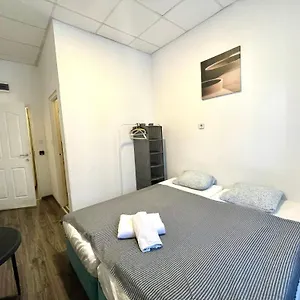 Aradi With Private Bathroom In The Centre Homestay szállás